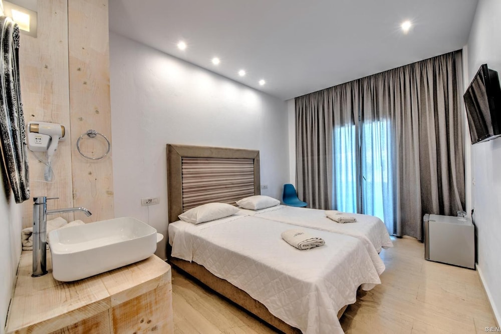 Anamar Santorini Hotel 36/57