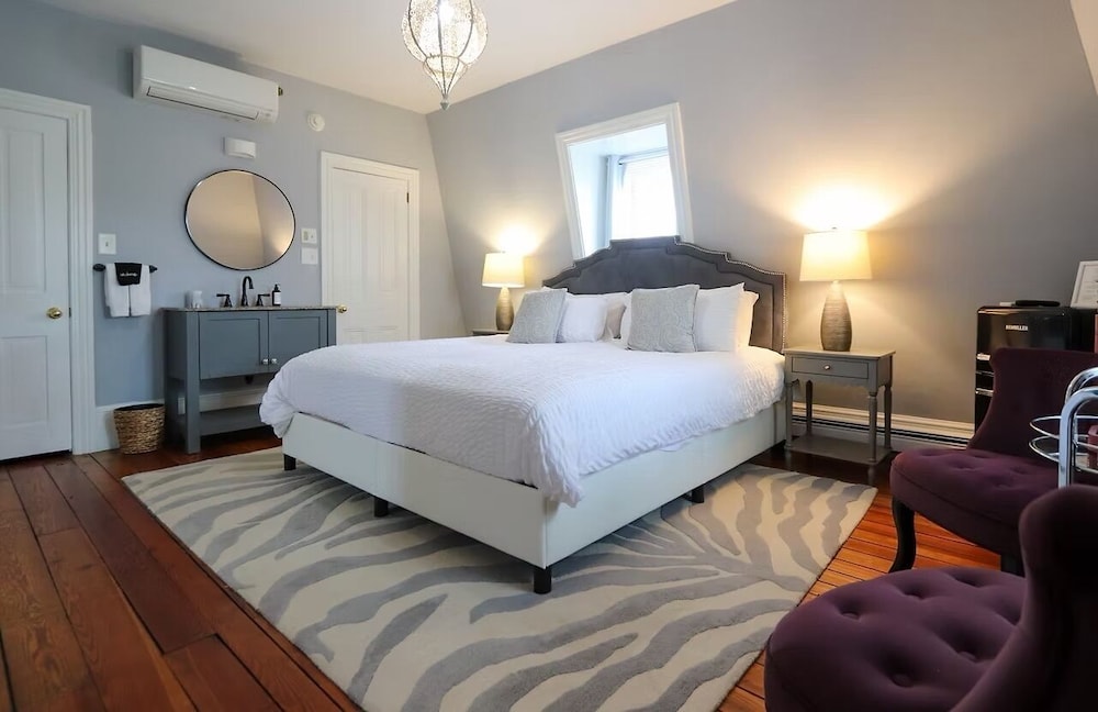 Silver, King Bed