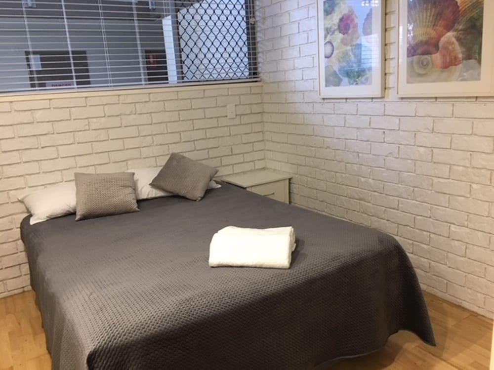 MERRIMA COURT HOLIDAY APARTMENTS 22/74