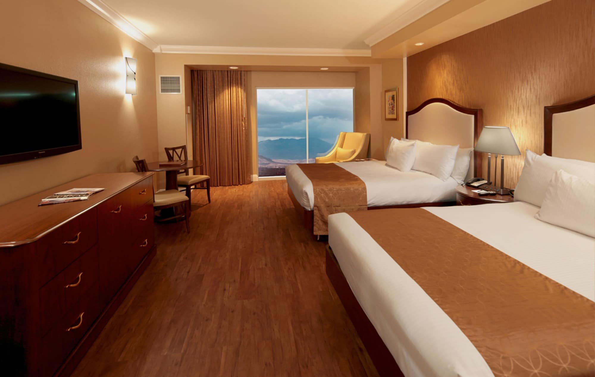 PREMIUM, 2 QUEEN BEDS