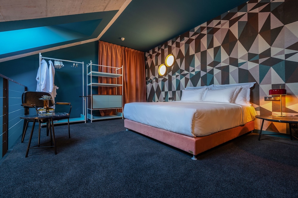 1 BEDROOM, DELUXE