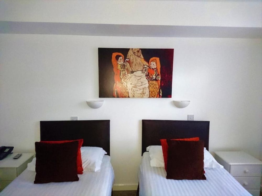 Sarum Hotel 50/69