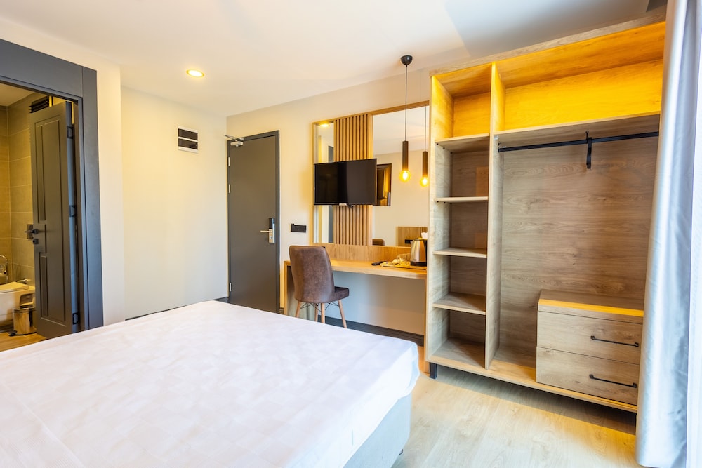 Leliko Suites 7/30