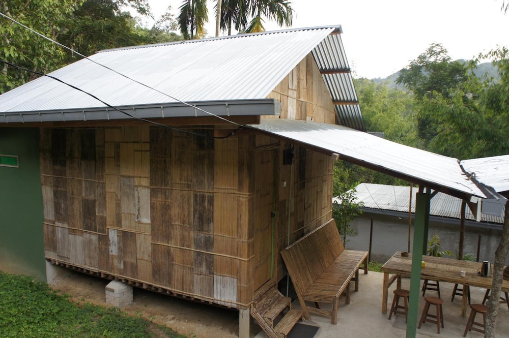 Rain Forest Inn 10/66