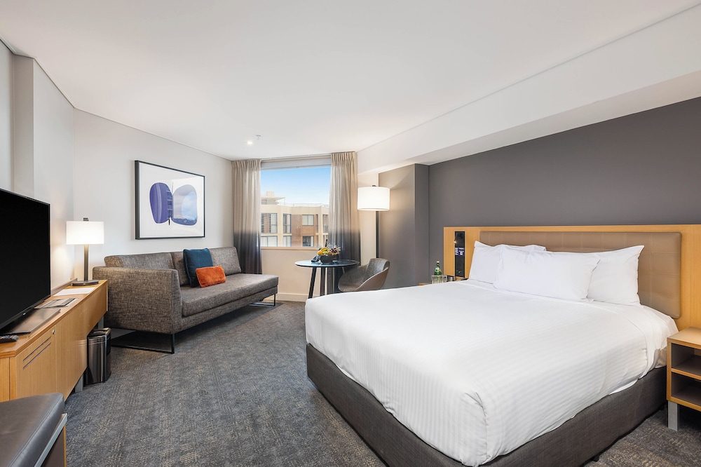 SUPERIOR, QUEEN BED