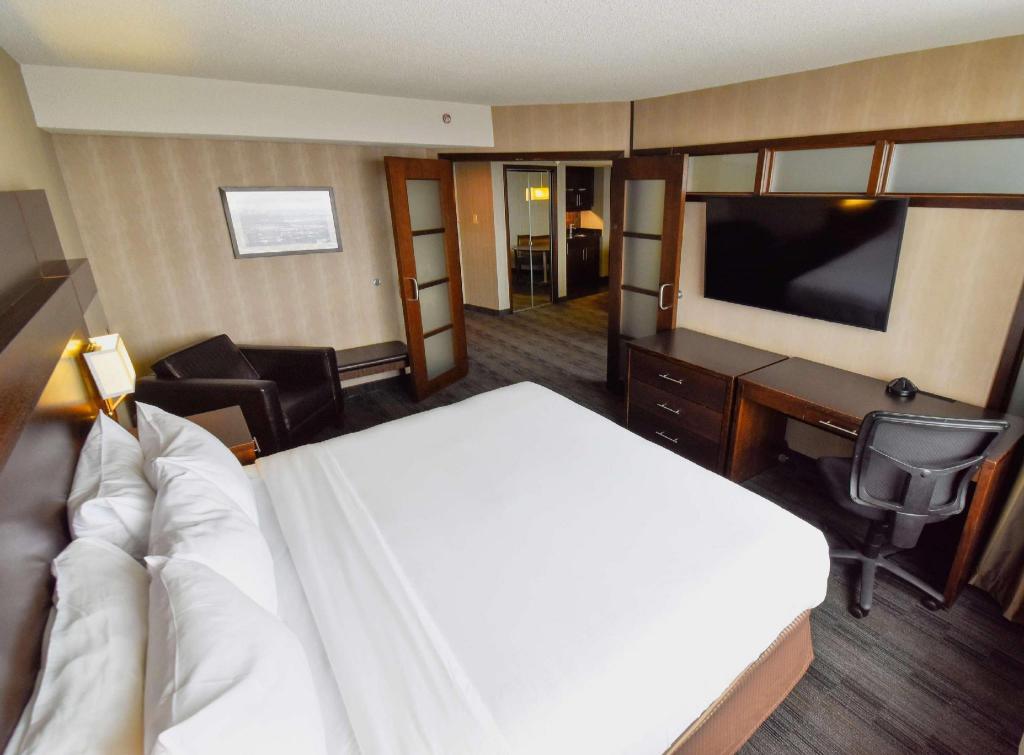 Feature, Suite, King Bed