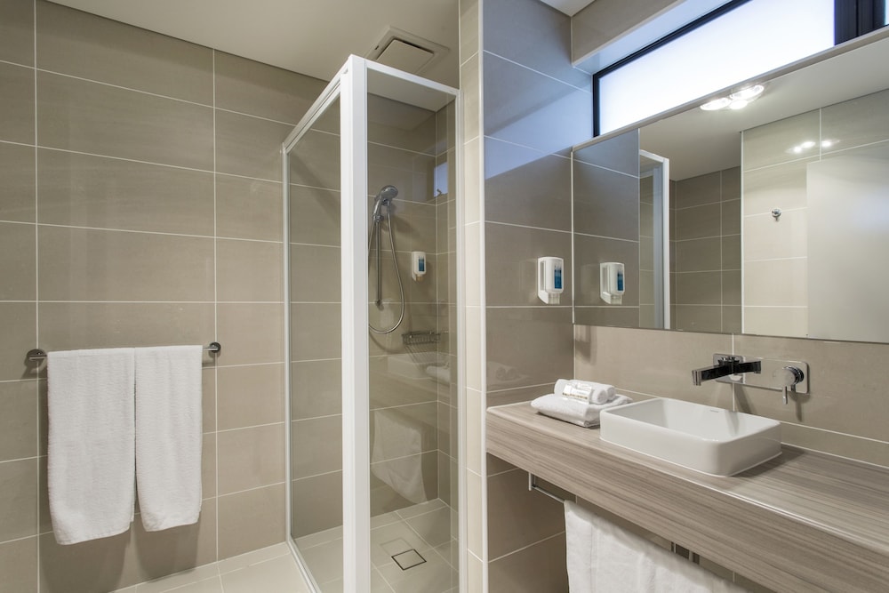 Foreshore Hotel 14/71