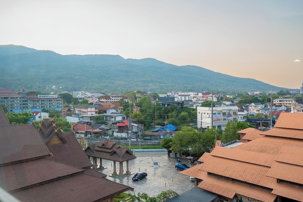 Khum Phucome Hotel 193/198