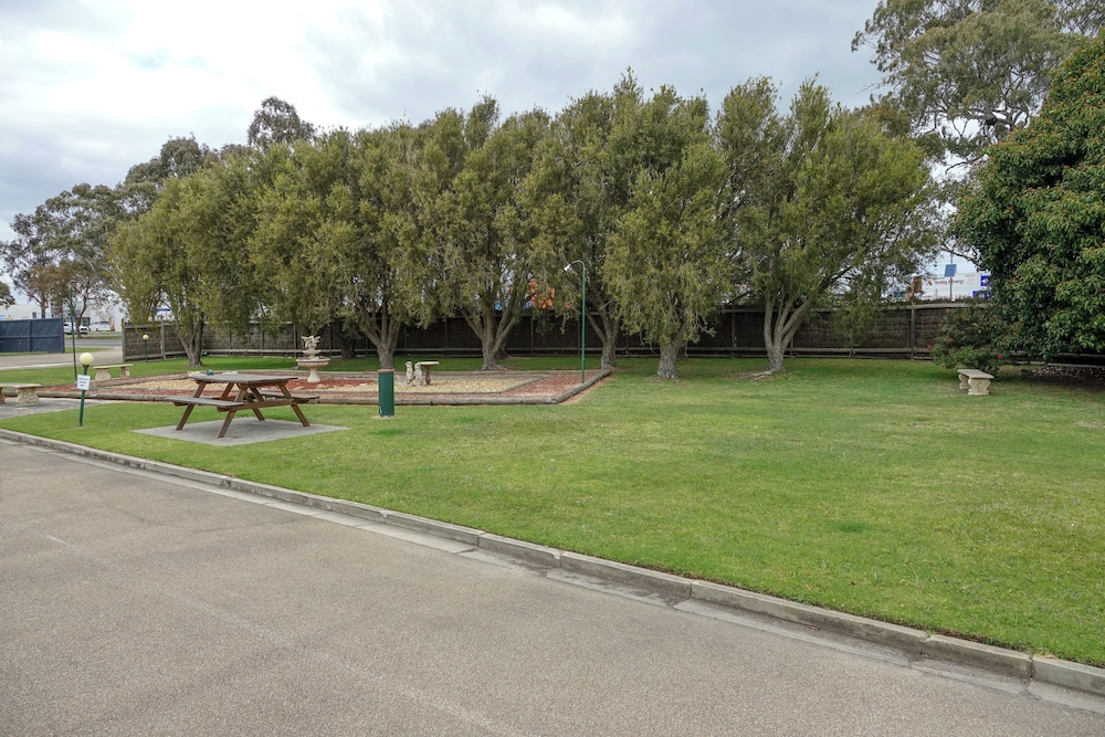 BAIRNSDALE MAIN MOTEL 9/27
