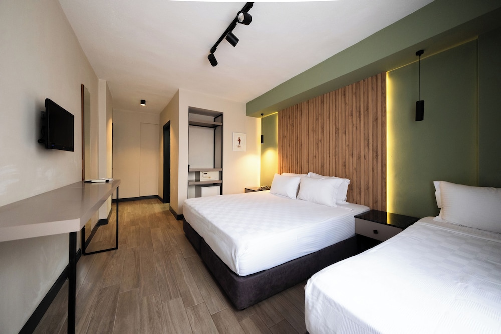 Leons Hotel 11/50