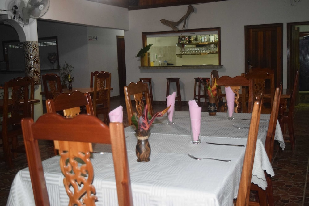 BAMBOO CHALETS 24/39