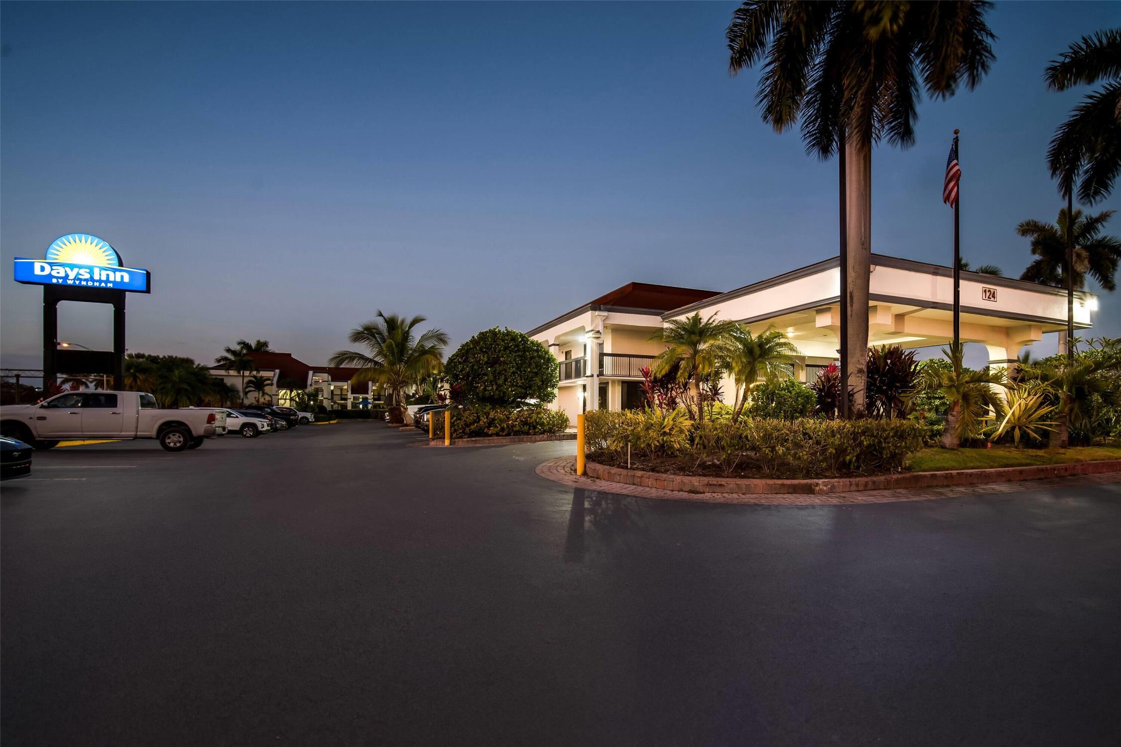 Days Inn By Wyndham Florida City 26/28