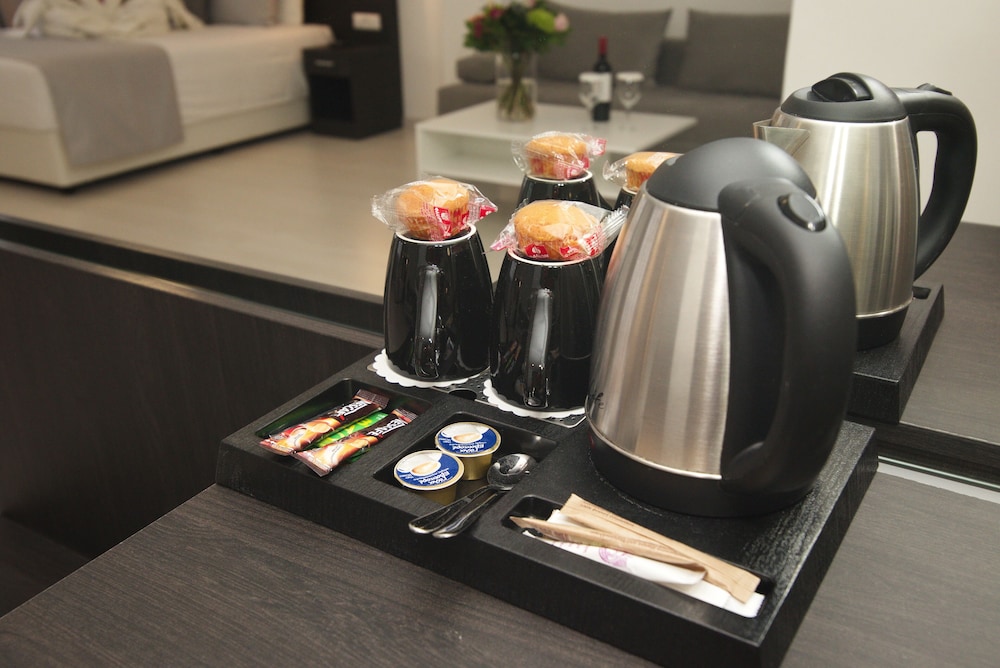 INTERNATIONAL ATENE HOTEL 33/48