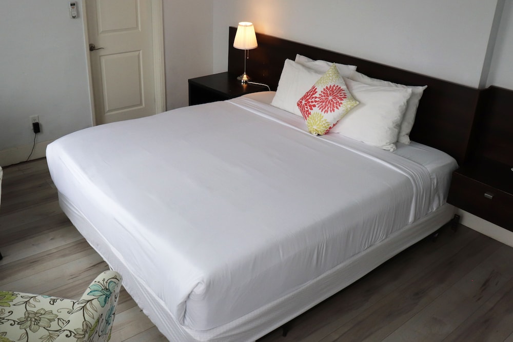 Hometel Suites 43/72