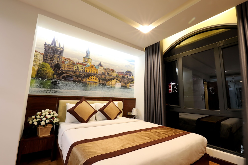 DELUXE, DOUBLE BED, CITY VIEW