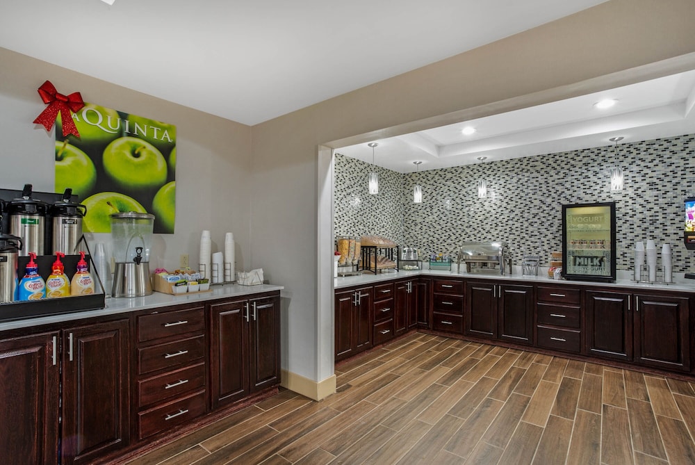 La Quinta Inn & Suites by Wyndham Norwich-Plainfield-Casino 8/33
