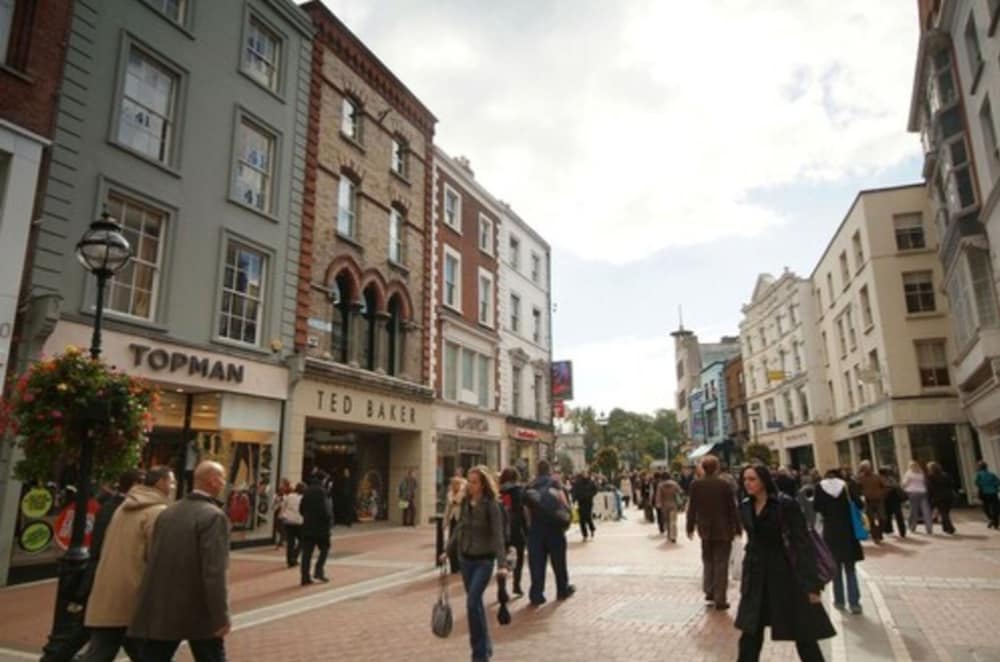 Camden Court Hotel in DUBLIN