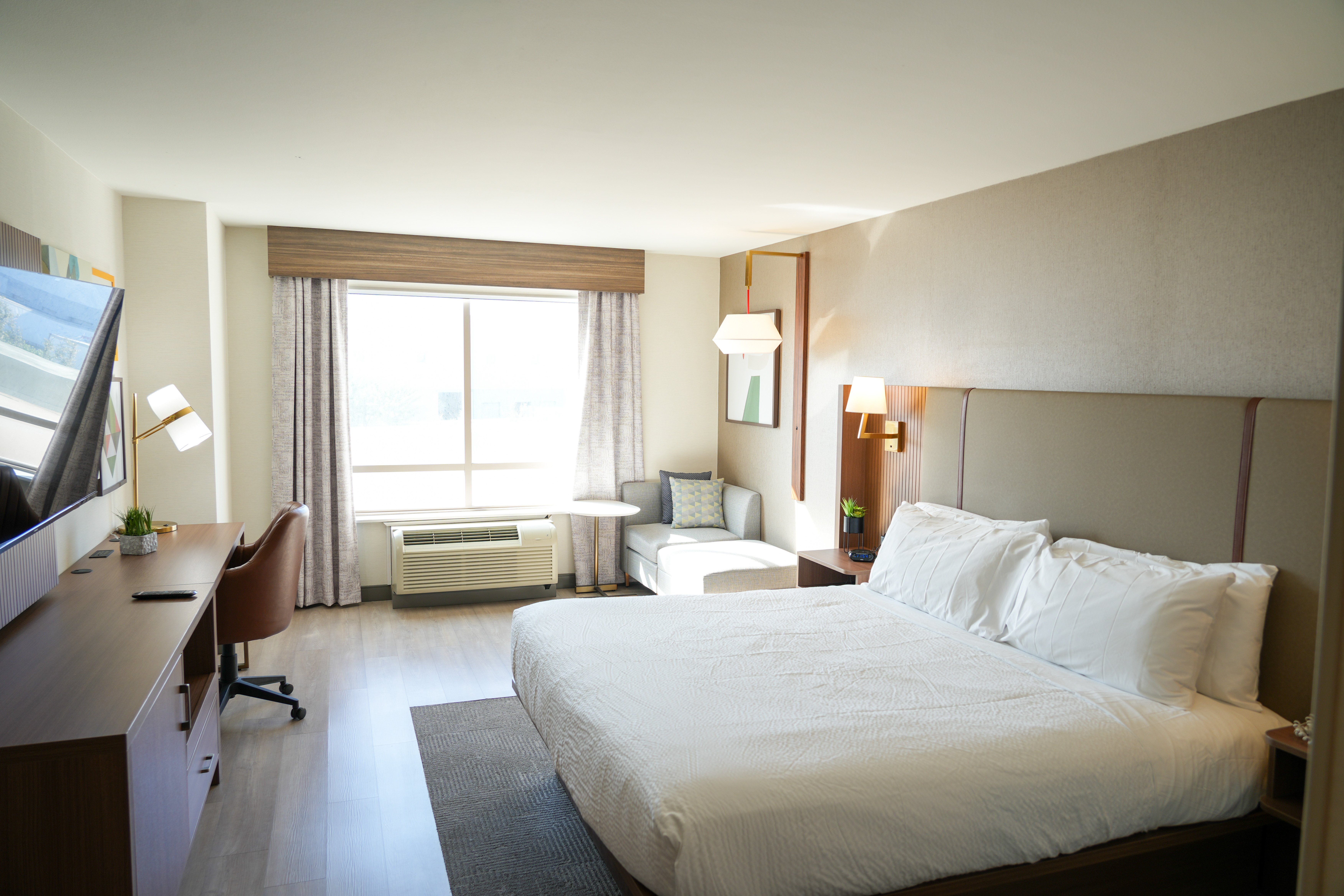 Holiday Inn & Suites Phoenix Airport 23/79
