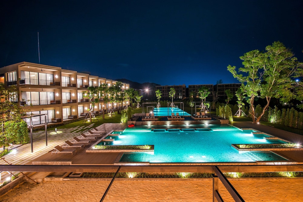 The Gallery Hotel Naiharn 47/50