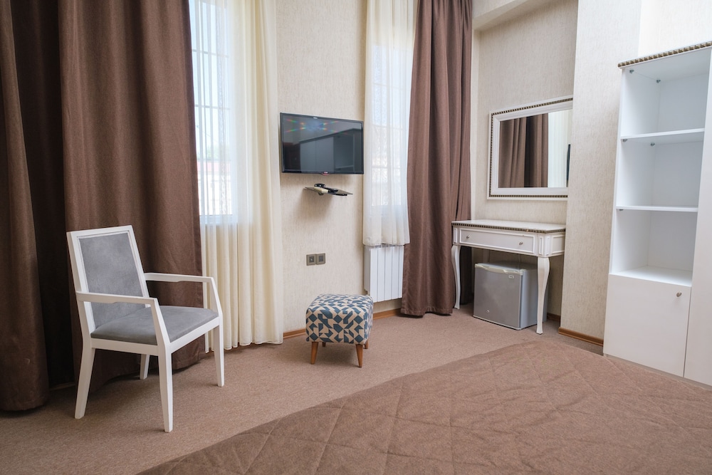 MAESTRO HOTEL 27/32