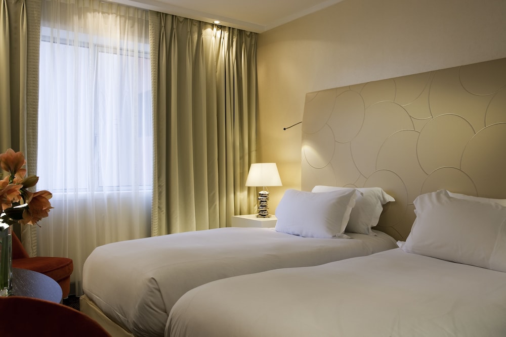 SPA, LUXURY, TWIN BEDS, OLD PORT VIEW