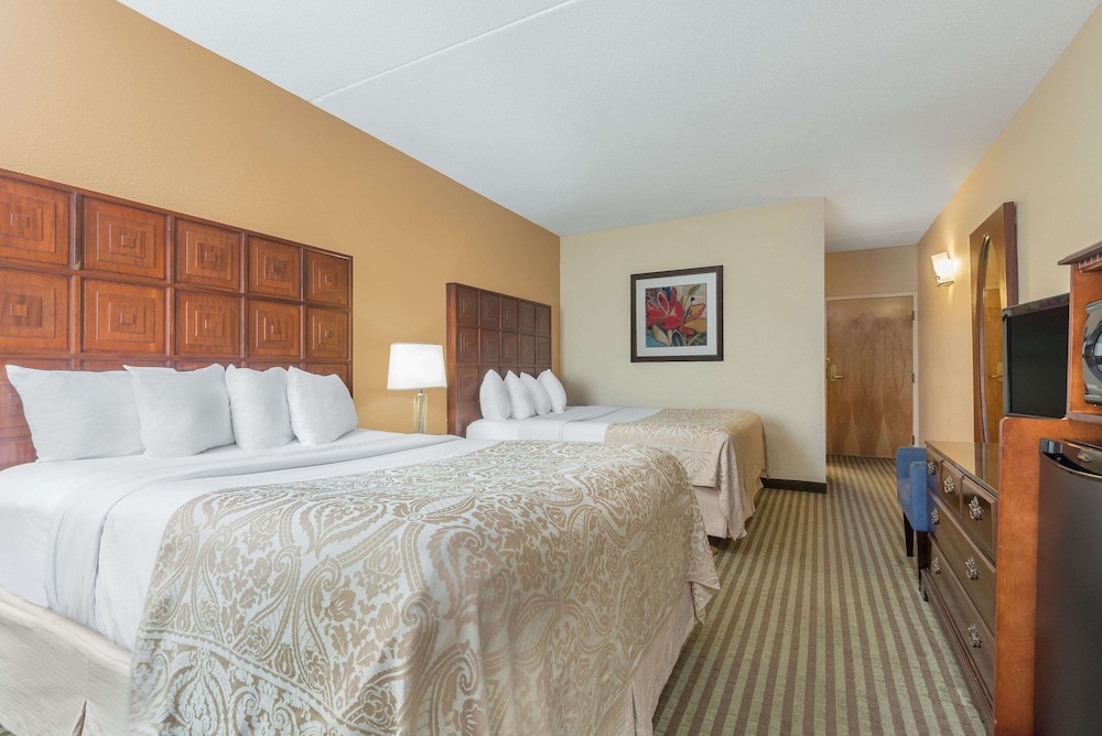 Ramada by Wyndham Columbus North 6/39