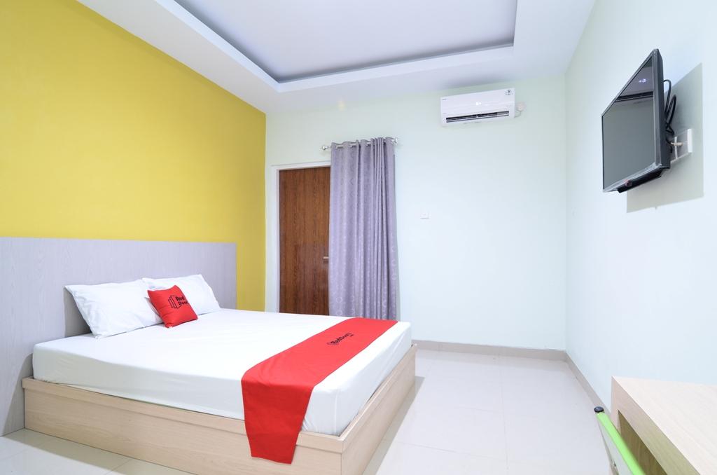 Reddoorz Plus Near Museum Keraton Surakarta 2/16