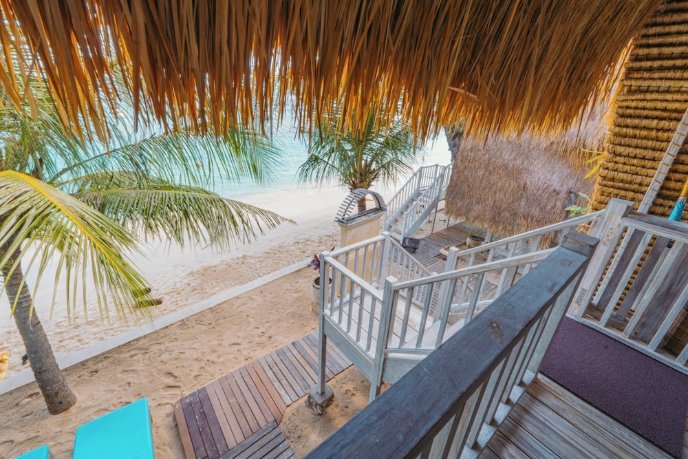 Hai Tide Beach Resort 45/74