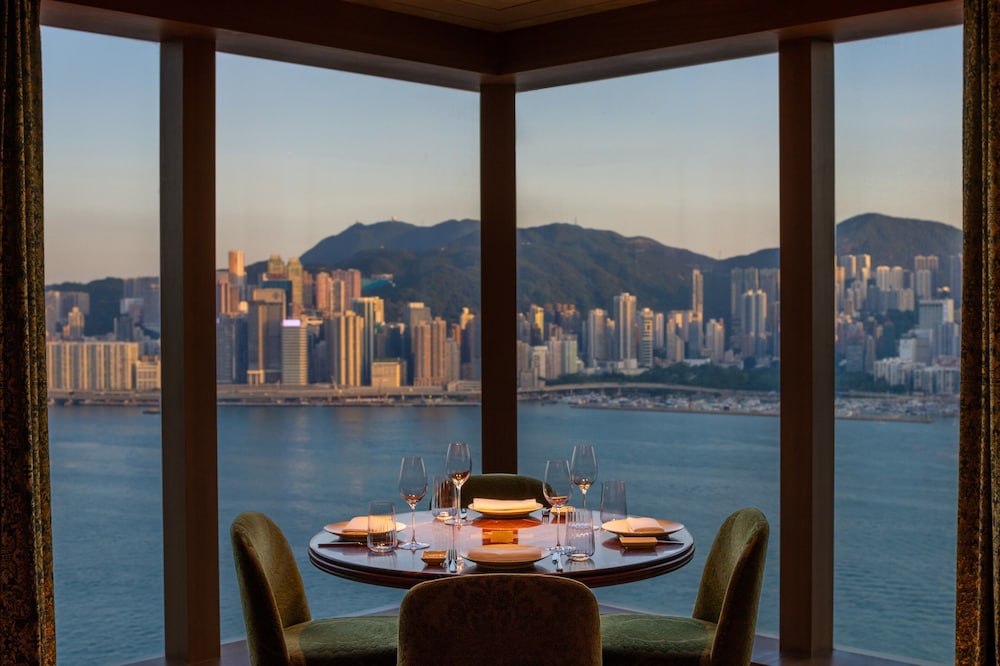 Mondrian Hong Kong 41/48