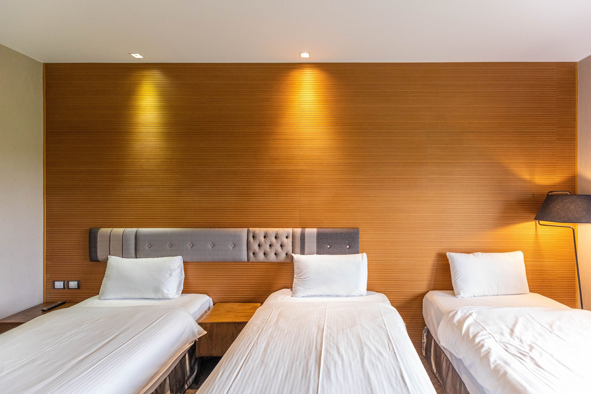 ELITE, TRIPLE, 3 BEDS