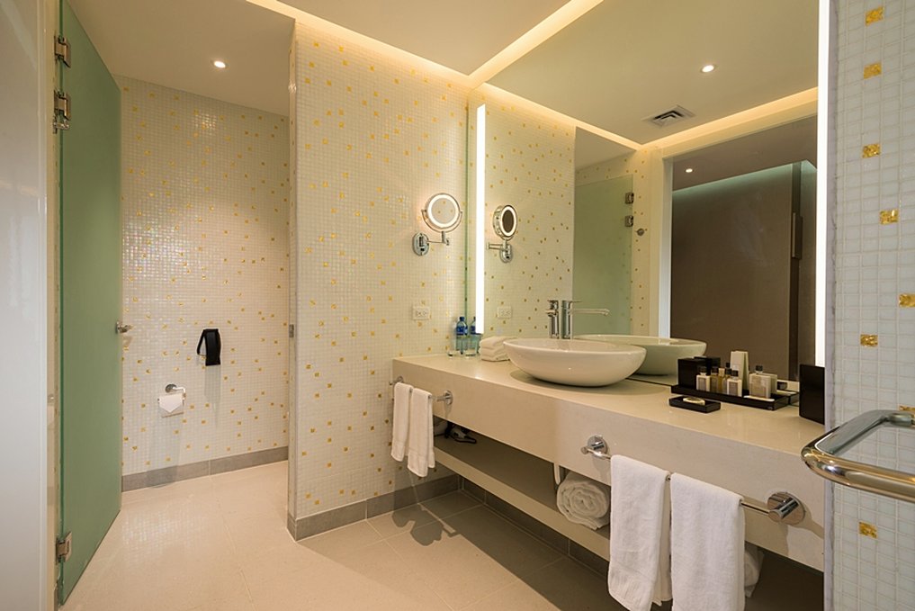 Las Americas Golden Tower Panama 17/18