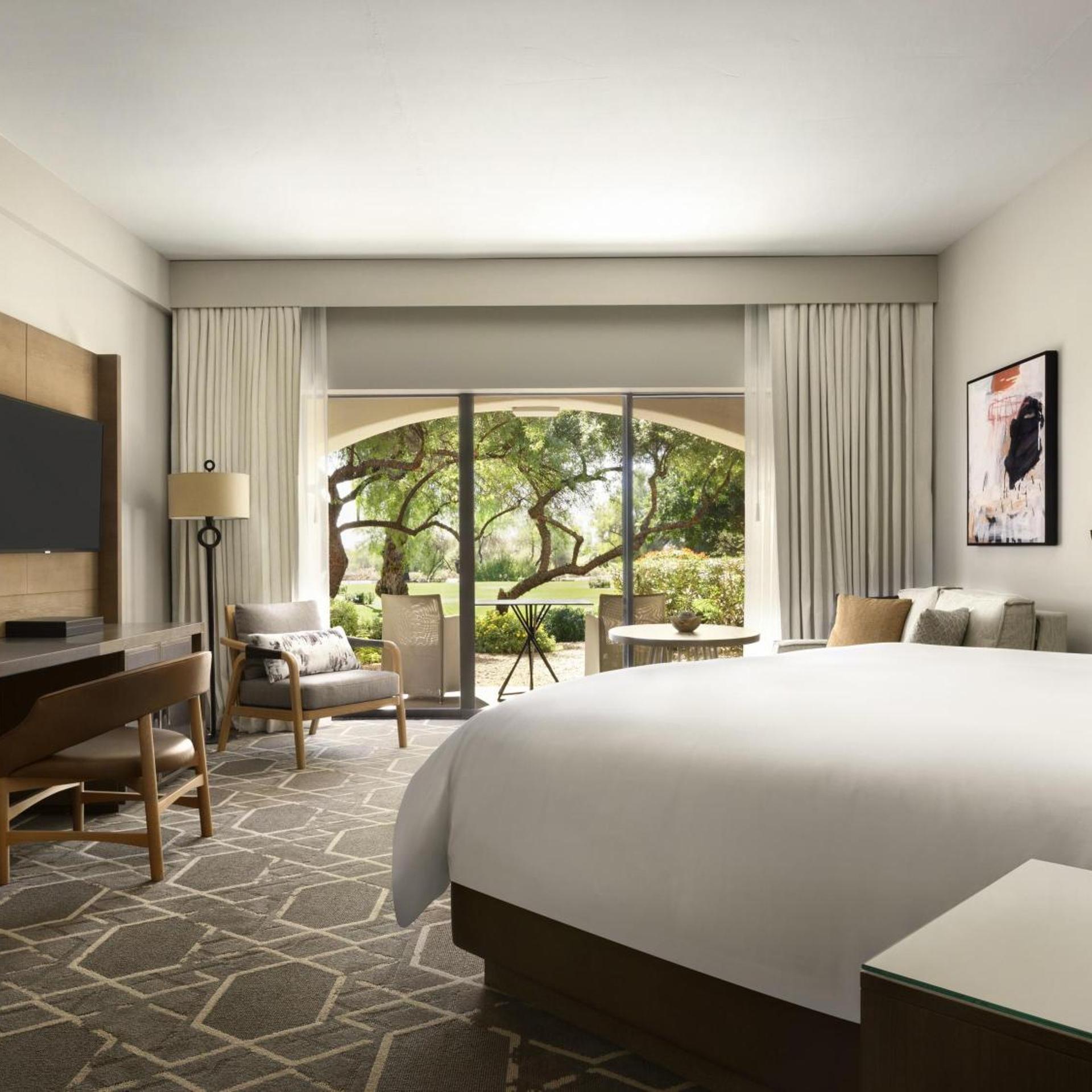 FAIRMONT, KING BED, GOLF COURSE VIEW, BALCONY