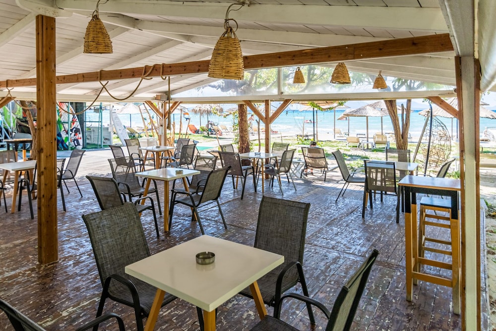 GRAND NEFELI HOTEL 34/50