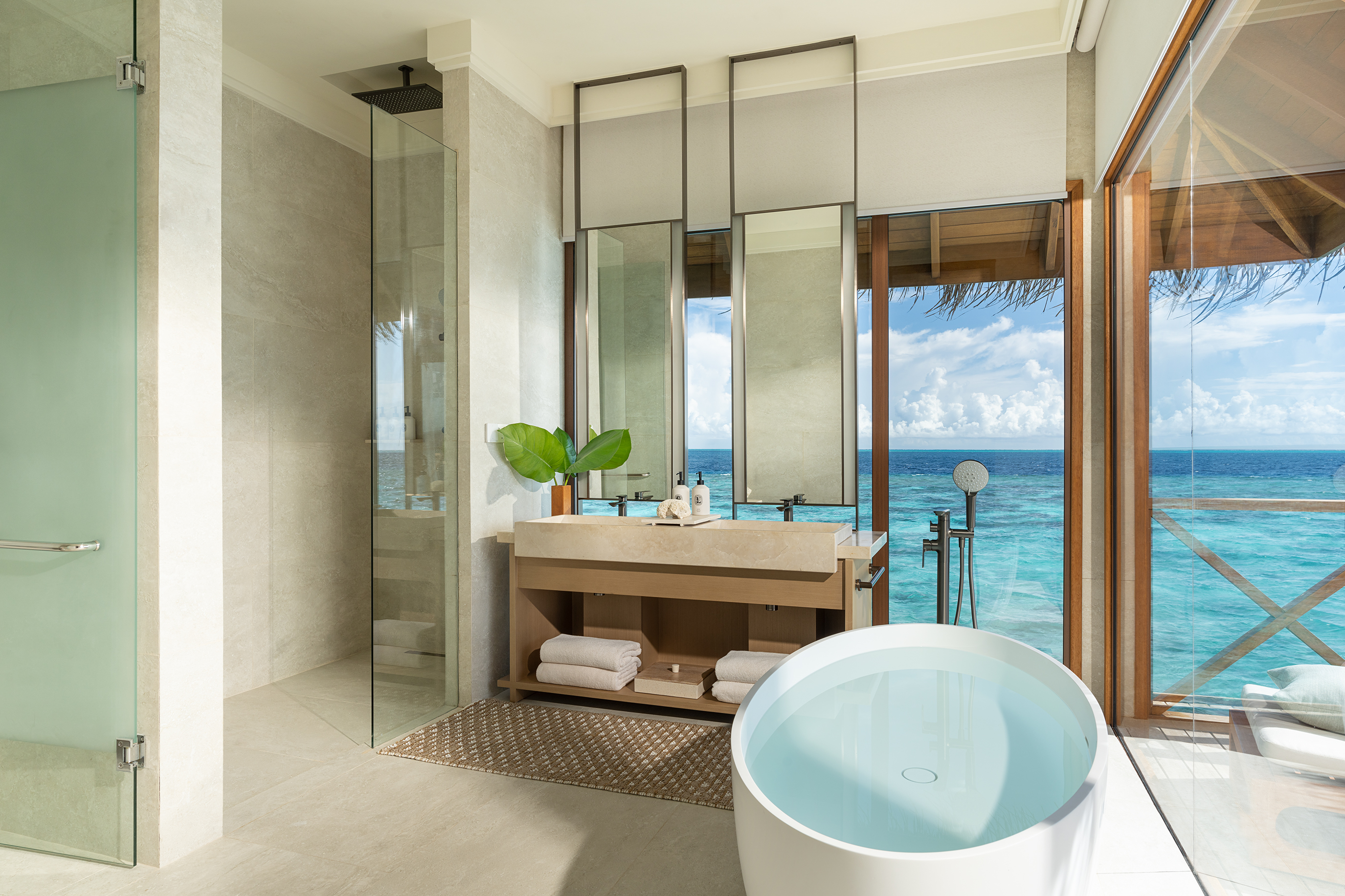 2 Bedrooms, Ocean, Pavilion, with Pool