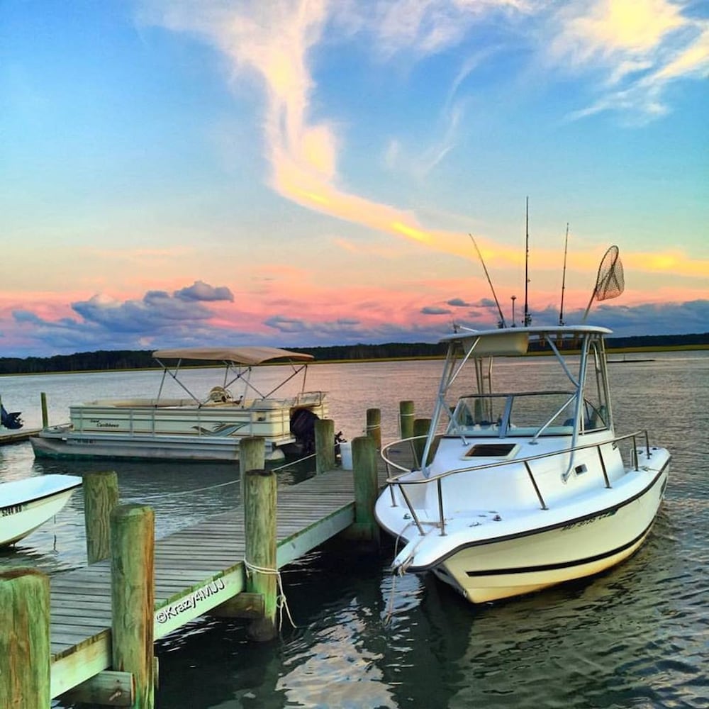 Snug Harbor Marina and Hotel 18/32