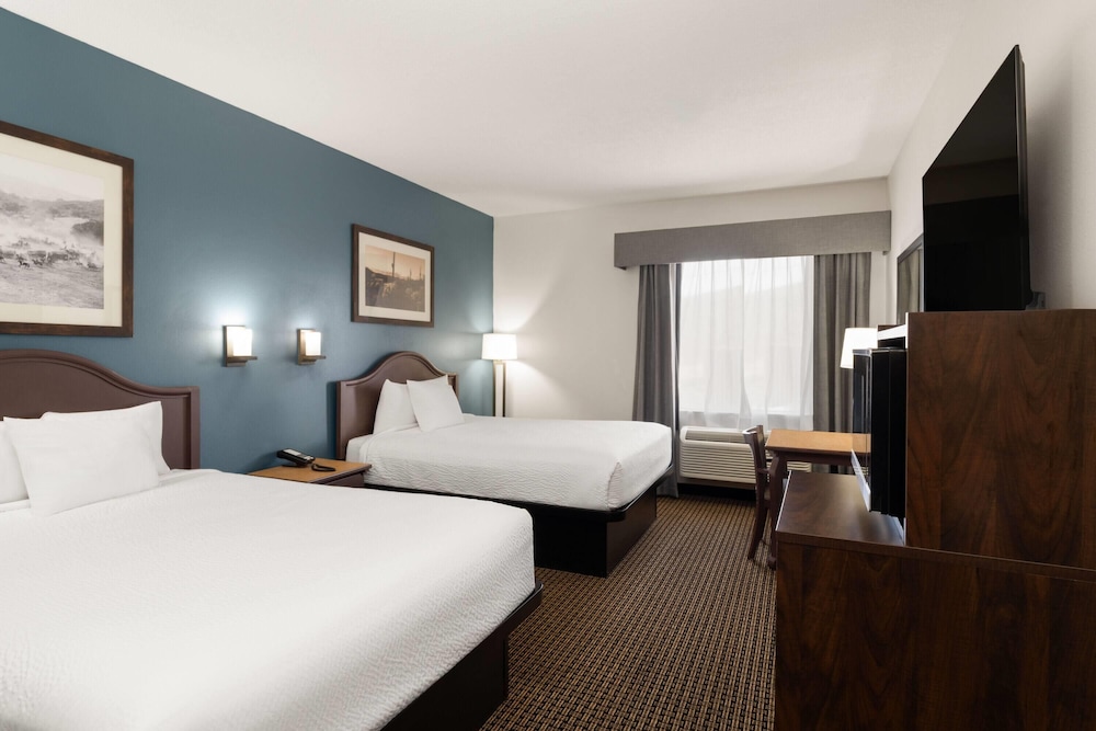 Tombstone Grand Hotel, a Baymont by Wyndham 17/50