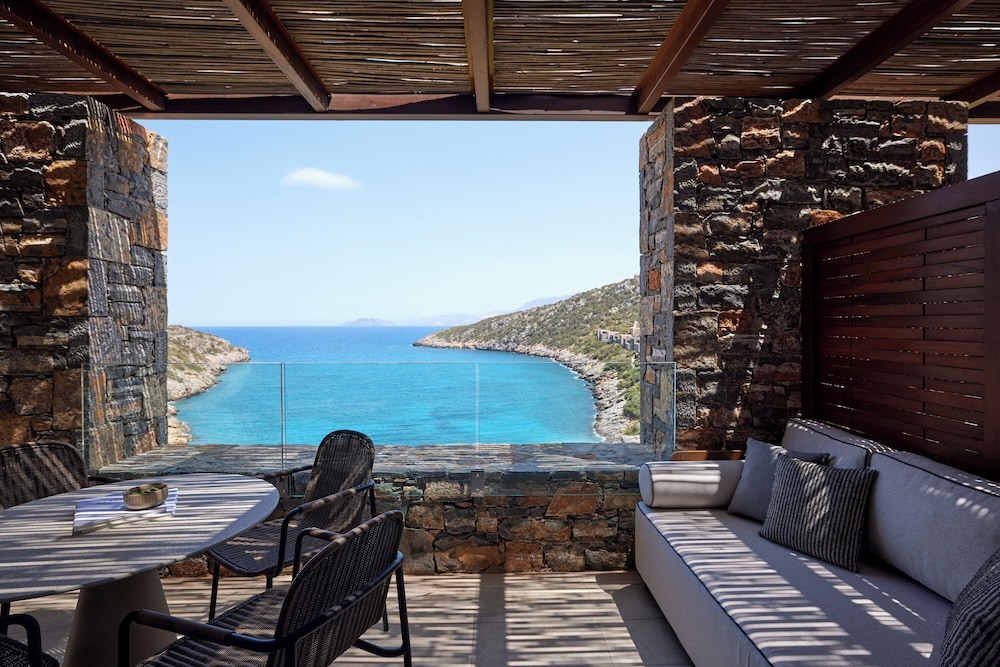 Daios Cove 41/50
