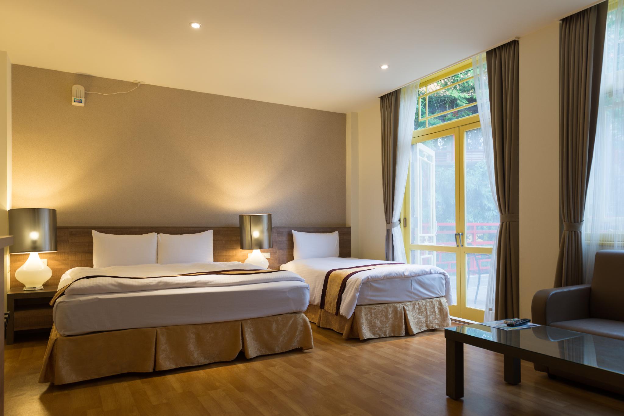Room, Triple
