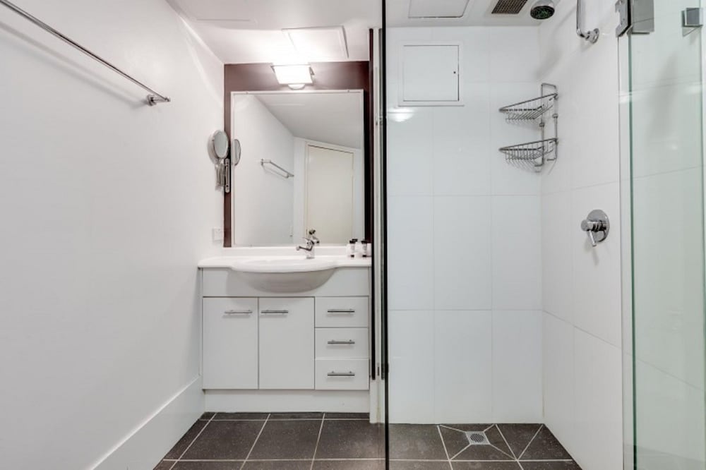 Hillcrest Apartment Hotel 13/49