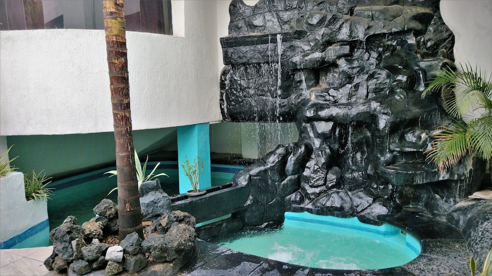 Hotel Laguna Inn 16/29
