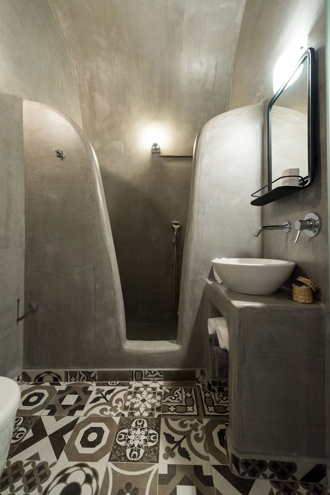 MODERNITY SUITES 65/65