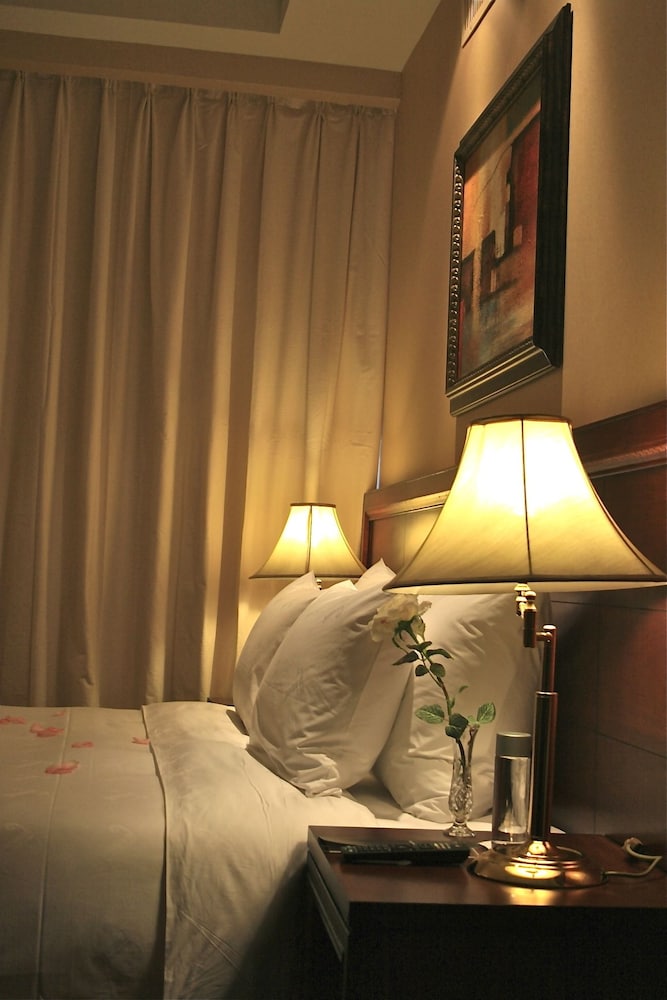 Trianon Hotel 24/63