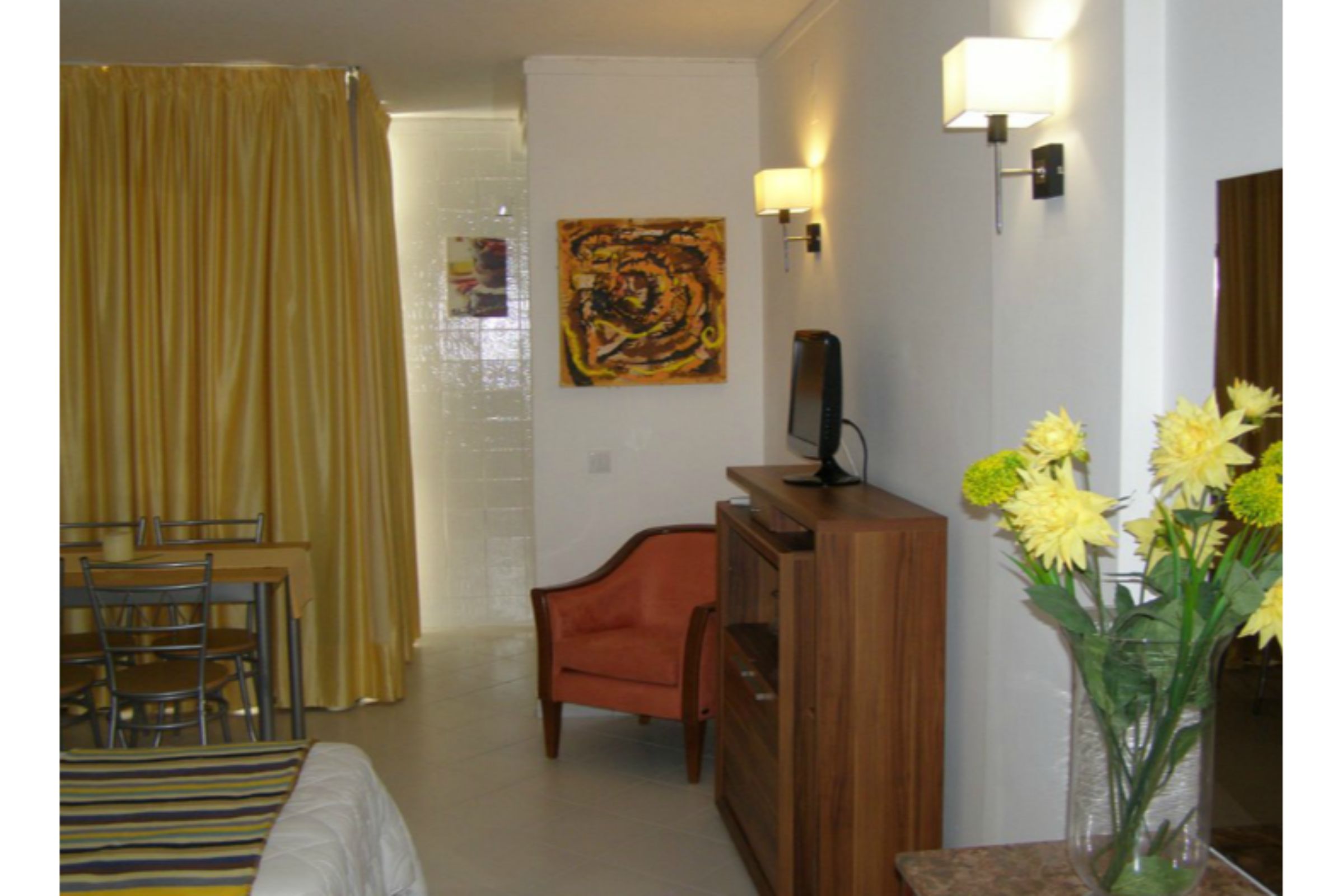 Algar Apartments 6/27