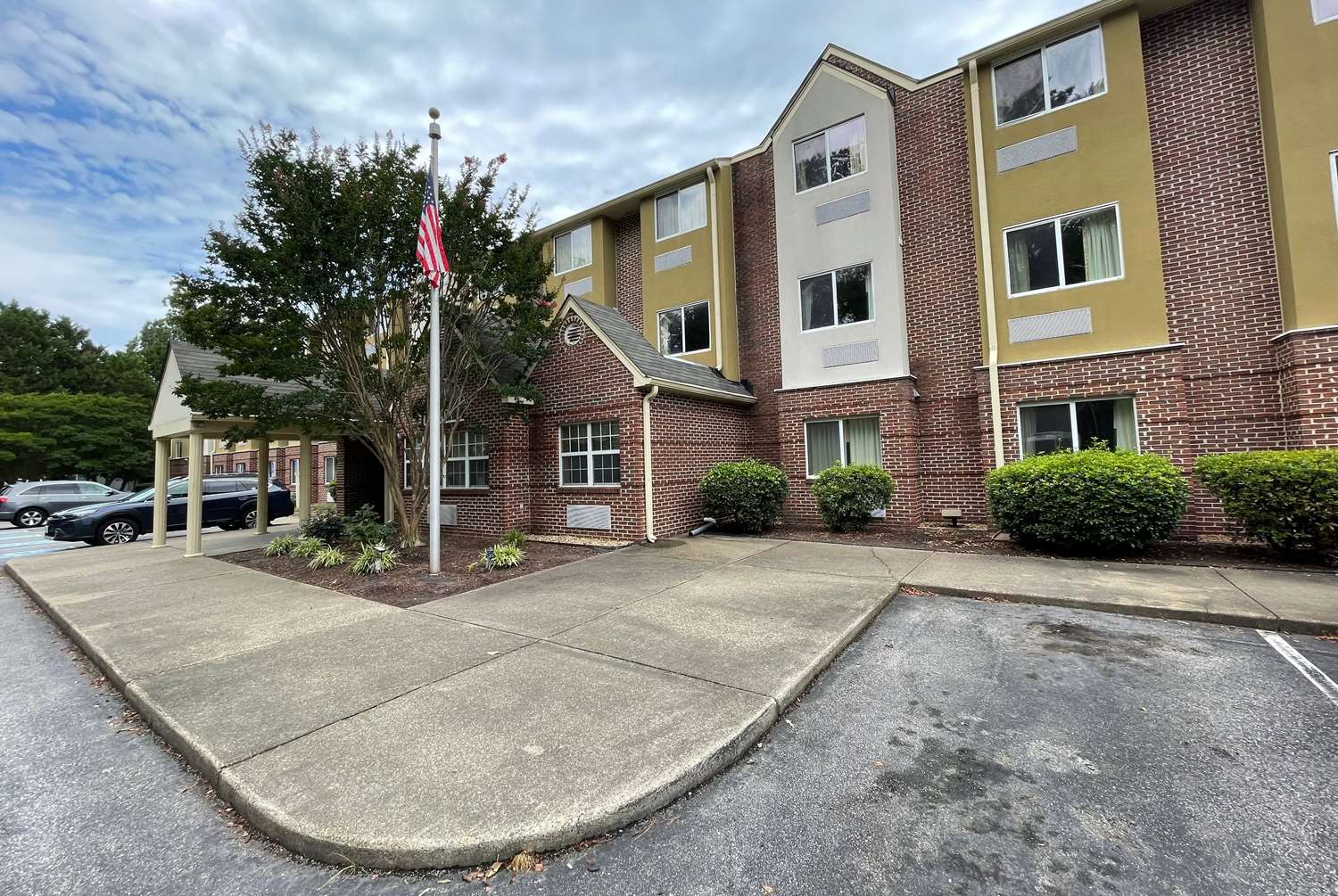 Microtel Inn Suites By Wyndham Newport News Airport 21/26