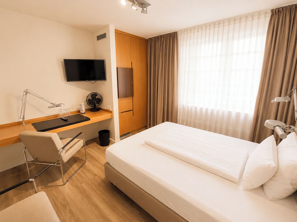 Hotel Maximilians 5/19