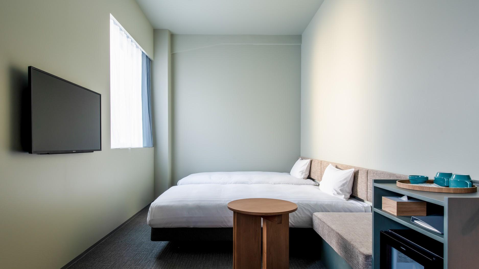 Universal, Twin Beds, Low Floor