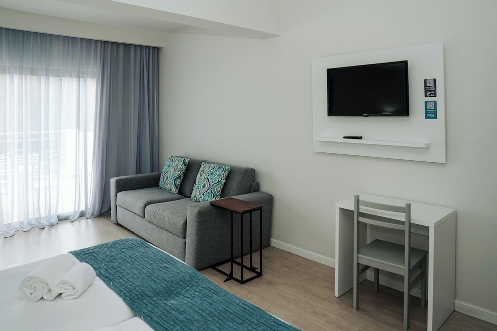 Carvi Beach Hotel 57/78