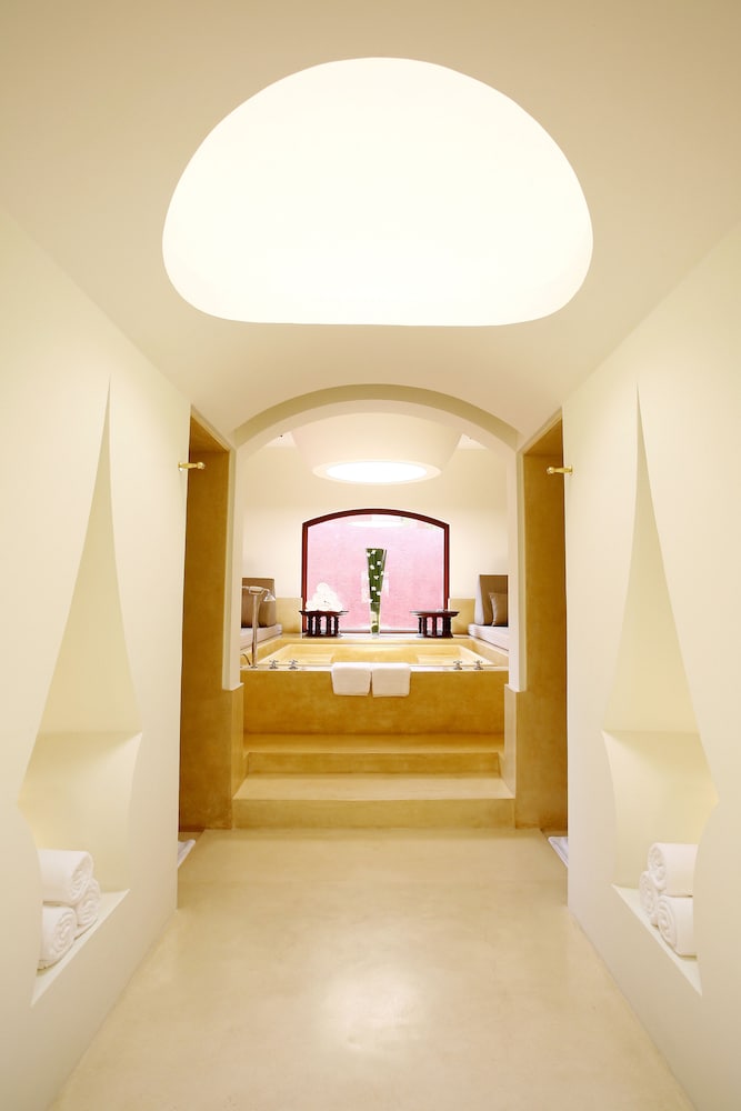 Hyatt Regency Hua Hin 10/77