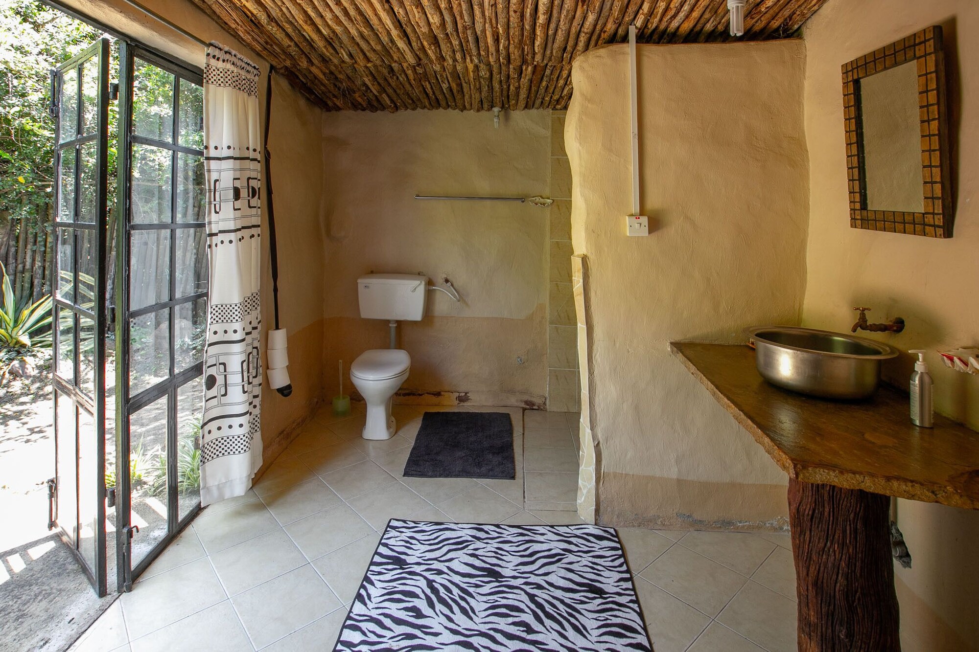 COTTAGE, QUEEN BED, PRIVATE BATHROOM