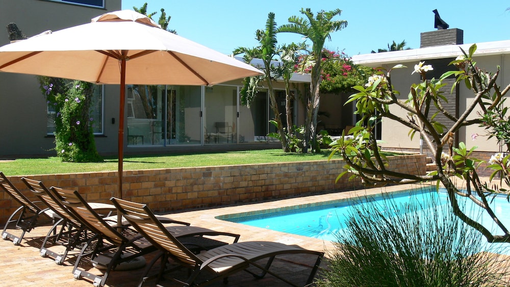 Hajos Lodge and Tours 38/50